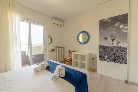 Bed, Bedroom, air conditioner