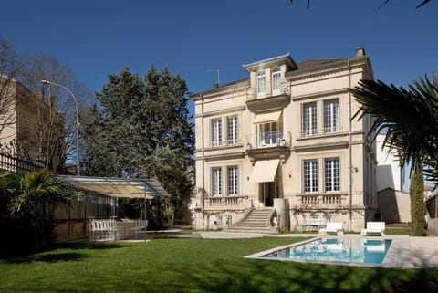 Property building, Garden, Swimming pool