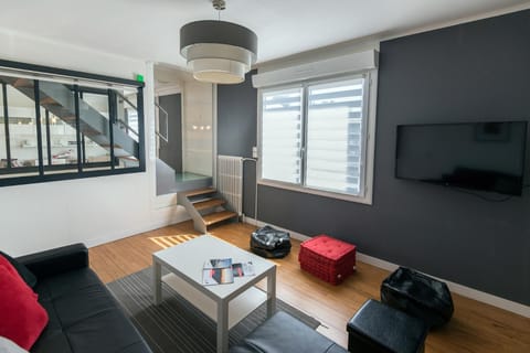 Communal lounge/ TV room, TV and multimedia, Living room, Seating area