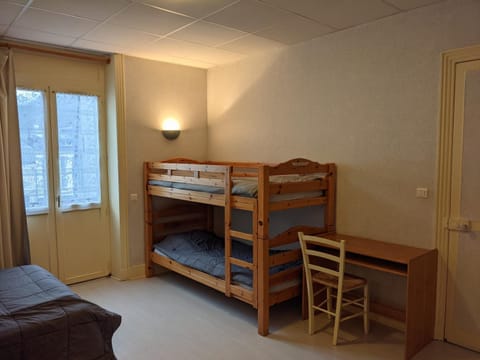 Bedroom, bunk bed