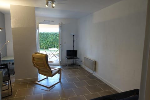 studio Villeneuve-lès-Avignon terrasses sous les pins Apartment in Villeneuve-lès-Avignon