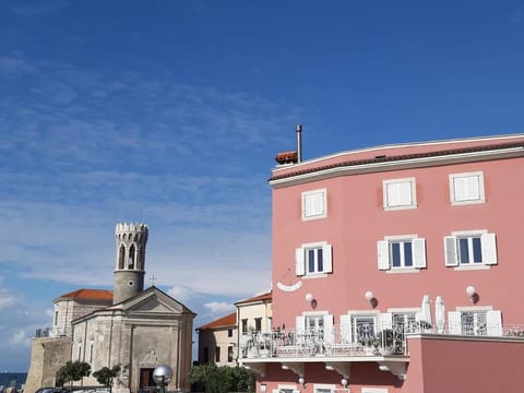 Piran great terrace facing sea ! Apartment in Piran