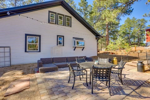 Vintage Farmhouse with Hot Tub in Larkspur House in Larkspur