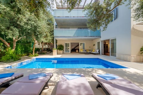 Facade/entrance, Garden, Swimming pool, Swimming pool