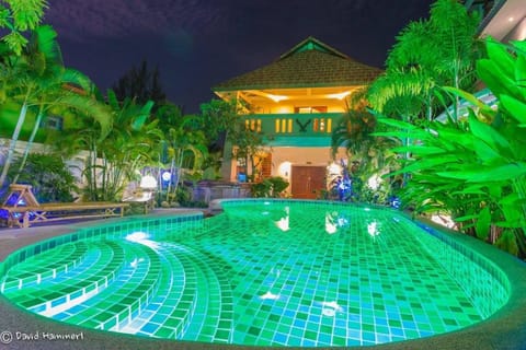 Property building, Garden, Swimming pool