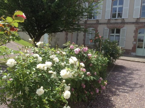 la maison du phare DE HONFLEUR chambre d hôtes B&B -jacuzzi privé- shabby chic Bed and Breakfast in Honfleur