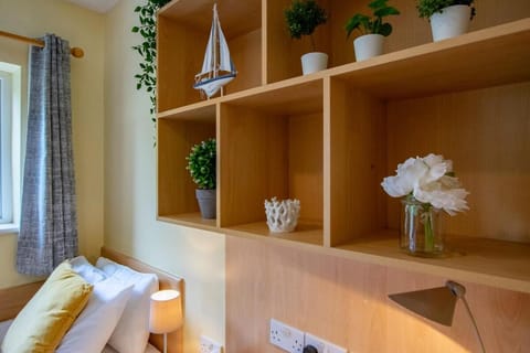 Bed, Living room, Bedroom