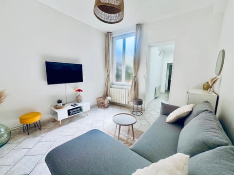 Communal lounge/ TV room, TV and multimedia, Living room, Seating area