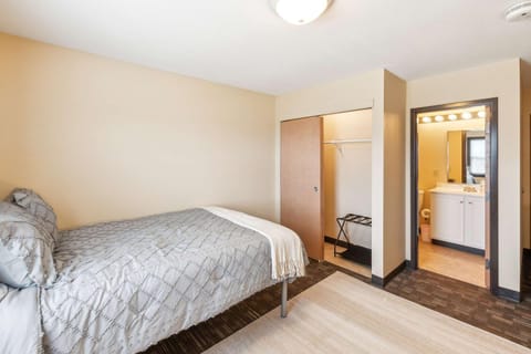 Recharge Right Bright Space with Modern Touches Apartment in Mansfield