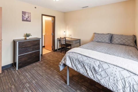 Recharge Right Bright Space with Modern Touches Apartment in Mansfield