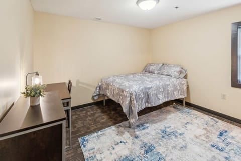 Bright and Connected Your Ideal Getaway Apartment in Mansfield