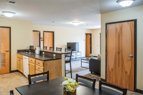 Bright and Connected Your Ideal Getaway Apartment in Mansfield