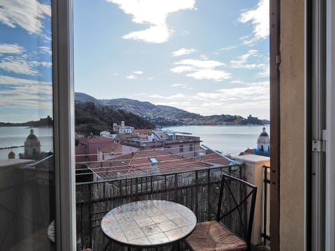 View (from property/room), Balcony/Terrace, Dining area, Sea view