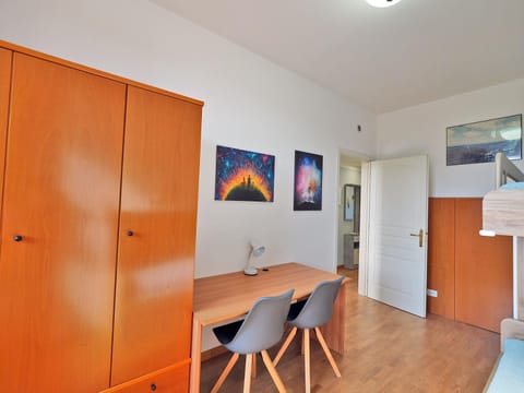 Bedroom, wardrobe