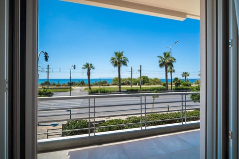 The Seafront Niche Apartment in Alimos