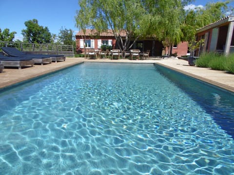 Swimming pool, sunbed