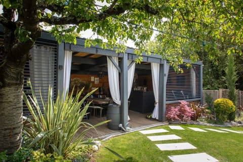 La Paradisiaque - Near Geneva, Pool, Calm & Mountain Apartment in Canton of Geneva