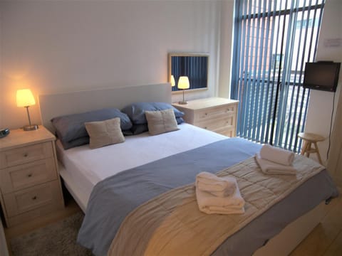 Stay Deansgate Apartments for 14 nights plus Eigentumswohnung in Salford
