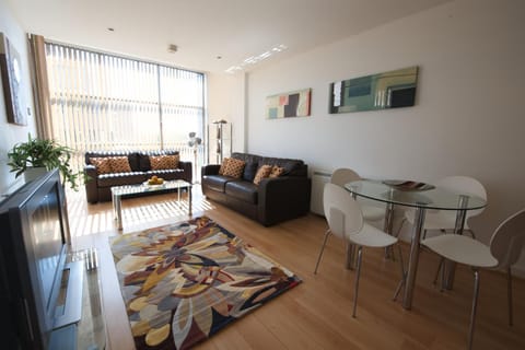 Stay Deansgate Apartments for 14 nights plus Eigentumswohnung in Salford