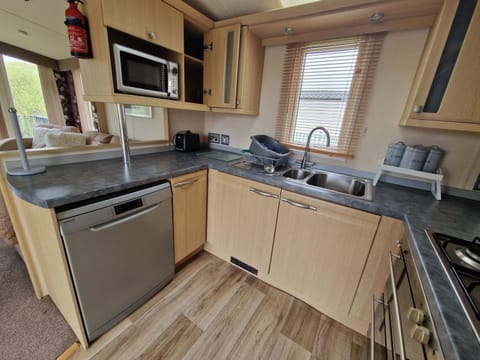 The Beach Hideaway Pet Friendly 2 Bedroom Static Caravan Clarach Bay House in Tirymynach
