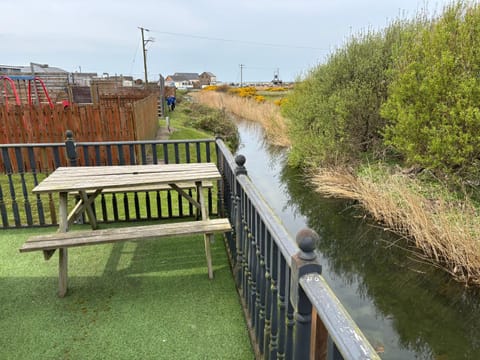 The Beach Hideaway Pet Friendly 2 Bedroom Static Caravan Clarach Bay House in Tirymynach