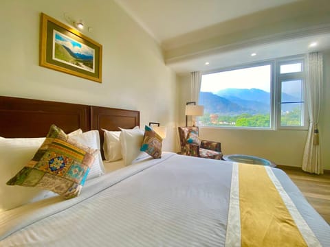 Bed, Photo of the whole room, Bedroom, Mountain view