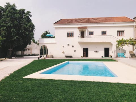 Property building, Day, Garden view, Pool view, Swimming pool