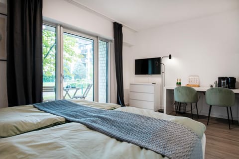 Bed, TV and multimedia, Coffee/tea facilities, Seating area