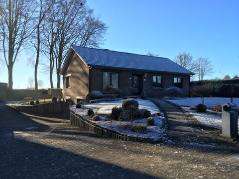 Property building, Facade/entrance, Winter, On site, Street view, Sunset