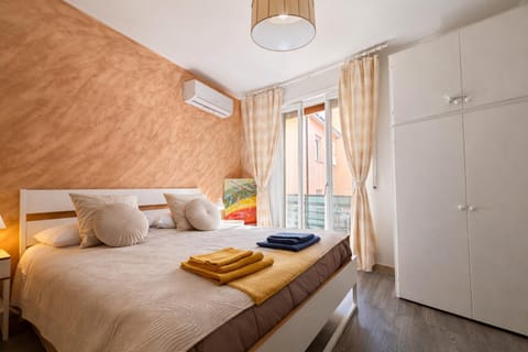 Bed, Photo of the whole room, Bedroom, towels, wardrobe