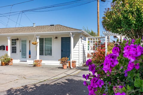 Swell House Santa Cruz Hotel in Opal Cliffs