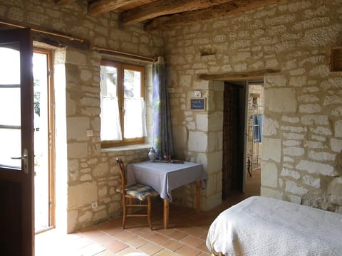 Les Caves Bed and Breakfast in Gennes-Val-de-Loire