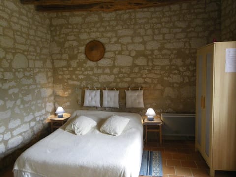 Les Caves Bed and Breakfast in Gennes-Val-de-Loire