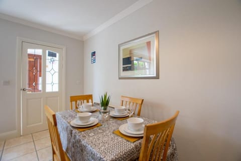 28 - Comfortable 2-Bed in Galway City Apartment in Galway