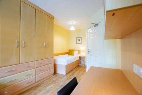 29 - 2 Bed Apartment by Shortstays Apartment in Galway