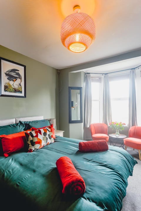 Bed, Seating area, Bedroom