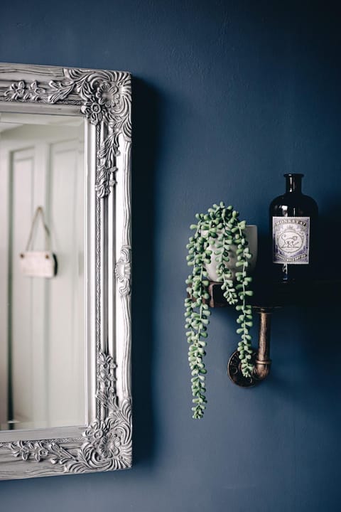 Bathroom, Decorative detail