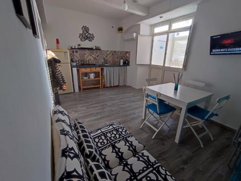 Living room, Dining area, Communal kitchen