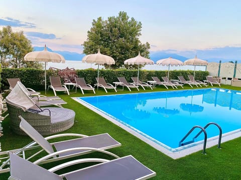 Lake view, Swimming pool