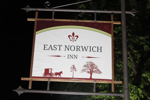 East Norwich Inn Hotel in East Norwich