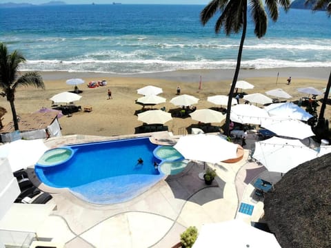 Pool view, Sea view