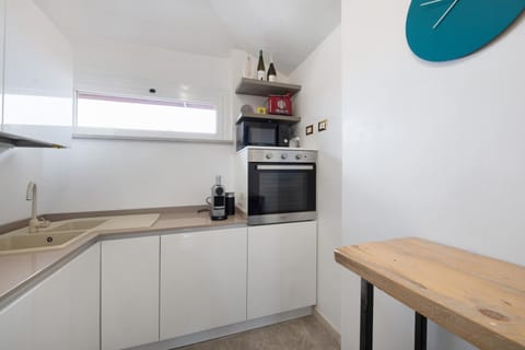 Kitchen or kitchenette, microwave, oven