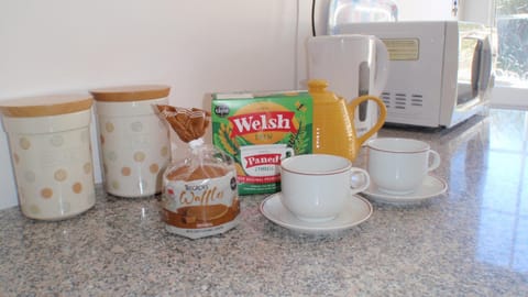 Coffee/tea facilities, Kitchen or kitchenette, microwave