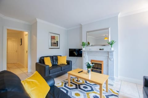 32 - 2 Bed Apartment, Sleeps 6 Apartment in Galway