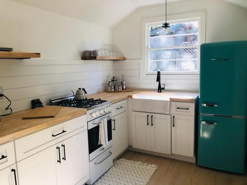 2 Queen Beds, Dog Friendly, Fenced in Yard House in Glen Ellen