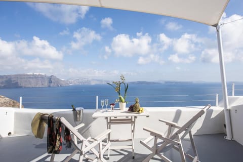 Ambition Suites Hotel in Oia