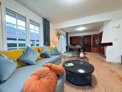 Beautiful house with garden, game, gym, terrace&parking Apartment in Strassen