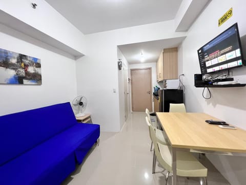 Studio Units at SM Light Residences Condo Beside Boni MRT Station Condominio in Mandaluyong
