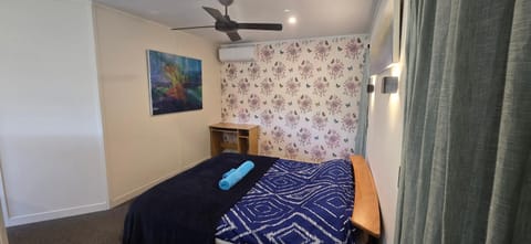 Bed, Bedroom, heating