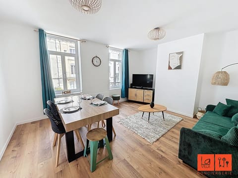 Living room, Dining area